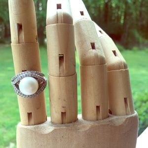 Beautiful pearl and diamond ring